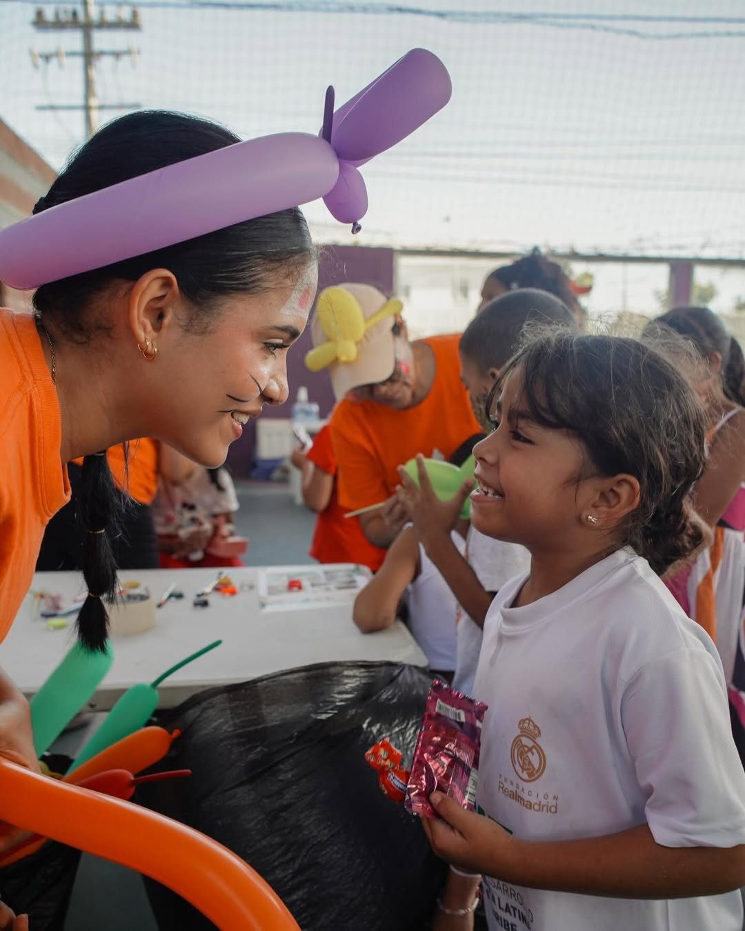 Sueños de Navidad: Alegría para 160 Niños